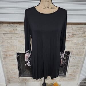 Elliott and Vine black and‎ floral bell sleeve tunic size XL NEW!!!